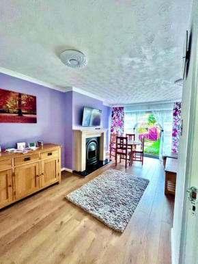 3 bed house in Walsall, perfect for contractors & leisure & free parking